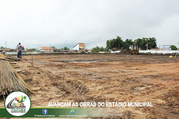 Foto - AVANÇAM AS OBRAS DO ESTÁDIO MUNICIPAL