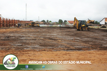 Foto - AVANÇAM AS OBRAS DO ESTÁDIO MUNICIPAL