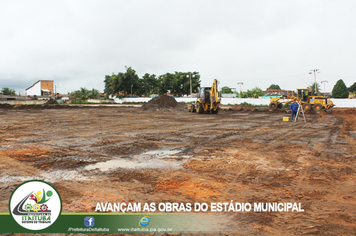 Foto - AVANÇAM AS OBRAS DO ESTÁDIO MUNICIPAL