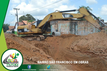 Foto - BAIRRO SÃO FRANCISCO RECEBE SERVIÇOS DE DRENAGEM