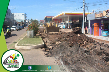 Foto - BAIRRO SÃO FRANCISCO RECEBE SERVIÇOS DE DRENAGEM