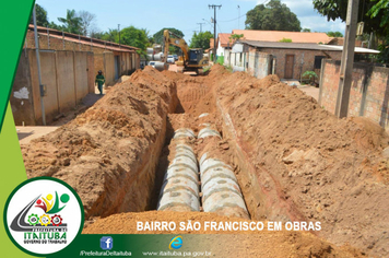 Foto - BAIRRO SÃO FRANCISCO RECEBE SERVIÇOS DE DRENAGEM