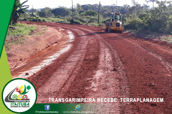 Foto - CONTINUAM OS TRABALHOS DE PATROLAMENTO E CASCALHAMENTO NA TRANSGARIMPEIRA