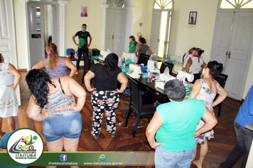 Foto - COSTUREIRAS RECEBEM AULA DE ALONGAMENTO