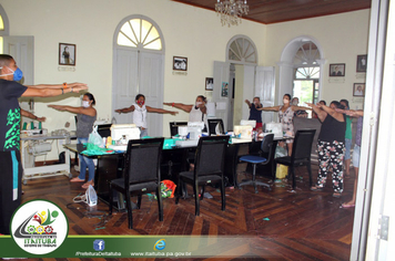 Foto - COSTUREIRAS RECEBEM AULA DE ALONGAMENTO