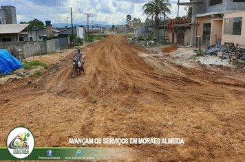 Foto - DISTRITO DE MORAES ALMEIDA CONTINUA RECEBENDO ENCASCALHAMENTO NAS VIAS PÚBLICAS