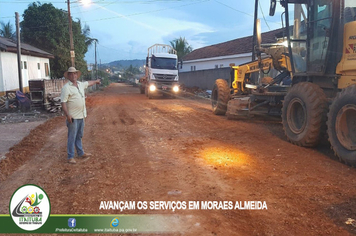 Foto - DISTRITO DE MORAES ALMEIDA CONTINUA RECEBENDO ENCASCALHAMENTO NAS VIAS PÚBLICAS