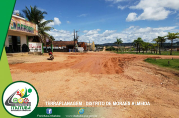 Foto - DISTRITO DE MORAES ALMEIDA RECEBE TERRAPLANAGEM