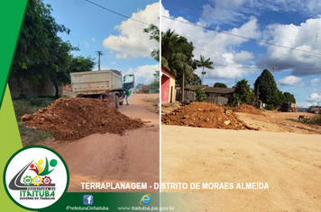 Foto - DISTRITO DE MORAES ALMEIDA RECEBE TERRAPLANAGEM