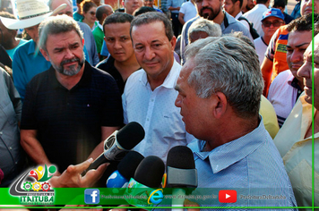 Foto - ENTREGA DE MAQUINARIOS