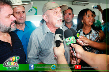 Foto - ENTREGA DE MAQUINARIOS