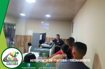 Foto - FUNCIONÁRIOS DO AEROPORTO MUNICIPAL RECEBEM TREINAMENTO