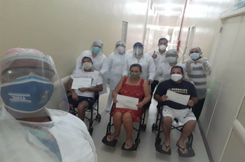 Foto - MAIS TRÊS PACIENTES VENCERAM O COVID-19