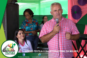 Foto - MULHERES FESTEJA O DIA INTERNACIONAL DA MULHER