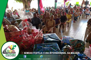 Foto - MULHERES FESTEJA O DIA INTERNACIONAL DA MULHER