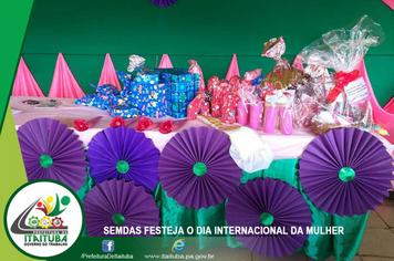 Foto - MULHERES FESTEJA O DIA INTERNACIONAL DA MULHER