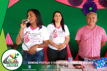 Foto - MULHERES FESTEJA O DIA INTERNACIONAL DA MULHER