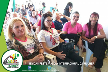 Foto - MULHERES FESTEJA O DIA INTERNACIONAL DA MULHER