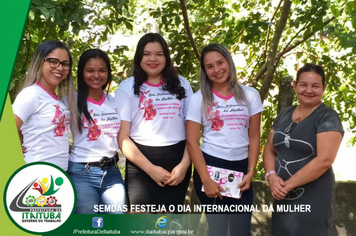 Foto - MULHERES FESTEJA O DIA INTERNACIONAL DA MULHER