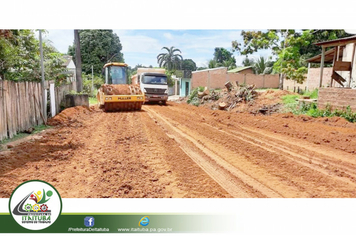 Foto - OITAVA RUA BAIRRO FLORESTA RECEBE TERRAPLENAGEM