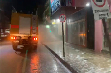 Foto - OS TRABALHOS DE HIGIENIZAÇÃO E DESINFECÇÃO CONTINUAM PELA CIDADE