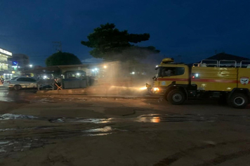 Foto - OS TRABALHOS DE HIGIENIZAÇÃO E DESINFECÇÃO CONTINUAM PELA CIDADE