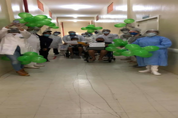 Foto - PACIENTES INTERNADOS NA UPA POR COVID-19 RECEBEM ALTA