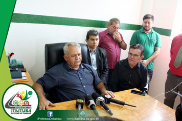 Foto - PREFEITO ENTREGA NOVAS INSTALAÇÕES PARA SECRETARIA DE EDUCAÇÃO
