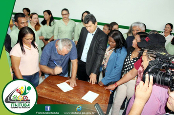 Foto - PREFEITO ENTREGA NOVAS INSTALAÇÕES PARA SECRETARIA DE EDUCAÇÃO