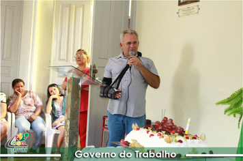 Foto - PREFEITO RECEBE HOMENAGEM