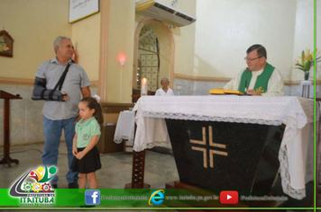 Foto - PREFEITO RECEBE HOMENAGEM
