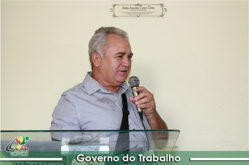 Foto - PREFEITO RECEBE HOMENAGEM