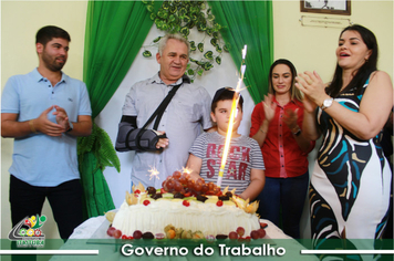 Foto - PREFEITO RECEBE HOMENAGEM
