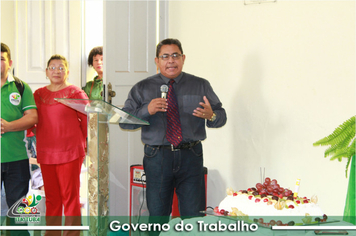 Foto - PREFEITO RECEBE HOMENAGEM