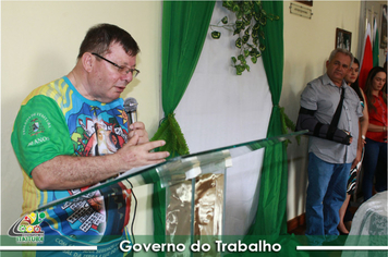 Foto - PREFEITO RECEBE HOMENAGEM