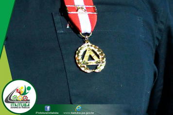 Foto - PREFEITO VALMIR CLIMACO RECEBE MEDALHA “TIRADENTES”