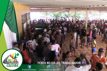 Foto - PREFEITURA HOMENAGEIA SEUS SERVIDORES NESTE 1º DE MAIO