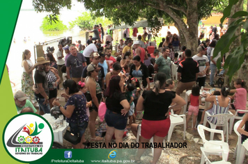 Foto - PREFEITURA HOMENAGEIA SEUS SERVIDORES NESTE 1º DE MAIO