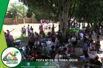 Foto - PREFEITURA HOMENAGEIA SEUS SERVIDORES NESTE 1º DE MAIO