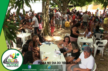 Foto - PREFEITURA HOMENAGEIA SEUS SERVIDORES NESTE 1º DE MAIO