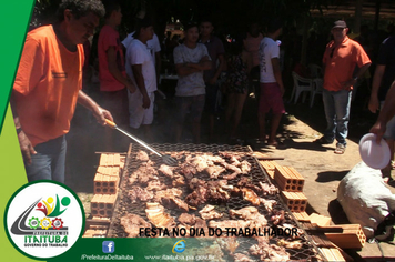 Foto - PREFEITURA HOMENAGEIA SEUS SERVIDORES NESTE 1º DE MAIO