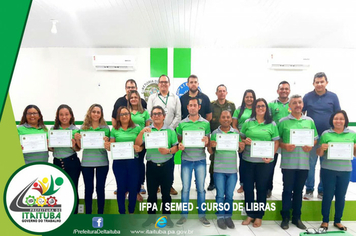 Foto - SERVIDORES RECEBEM CERTIFICADO DO CURSO