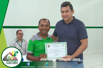 Foto - SERVIDORES RECEBEM CERTIFICADO DO CURSO