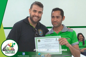 Foto - SERVIDORES RECEBEM CERTIFICADO DO CURSO