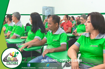 Foto - SERVIDORES RECEBEM CERTIFICADO DO CURSO