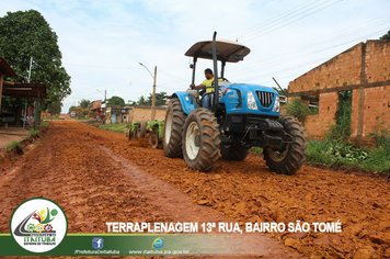 Foto - TERRAPLENAGEM 13ª RUA, BAIRRO SÃO TOMÉ, PRONTA PARA RECEBER A CAMADA ASFÁLTICA