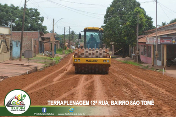 Foto - TERRAPLENAGEM 13ª RUA, BAIRRO SÃO TOMÉ, PRONTA PARA RECEBER A CAMADA ASFÁLTICA