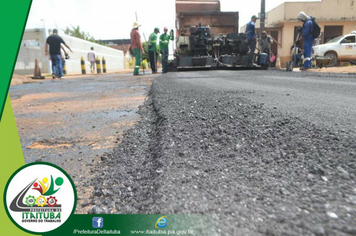Foto - TRAVESSA RAIMUNDO PRETO COMEÇA A RECEBER CAMADA ASFÁLTICA