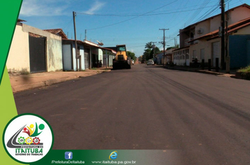 Foto - TRAVESSA RAIMUNDO PRETO COMEÇA A RECEBER CAMADA ASFÁLTICA