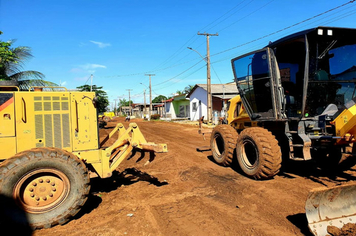 Foto - VIAS DO BAIRRO VITÓRIA RECEBEM TERRAPLENAGEM